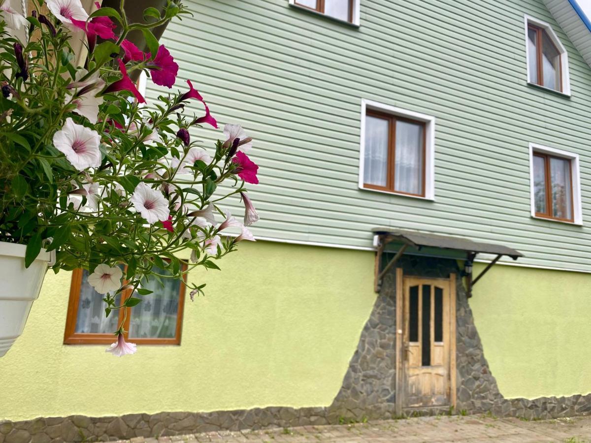Medova Hata Hotel Verkhnyaya Rozhanka Buitenkant foto