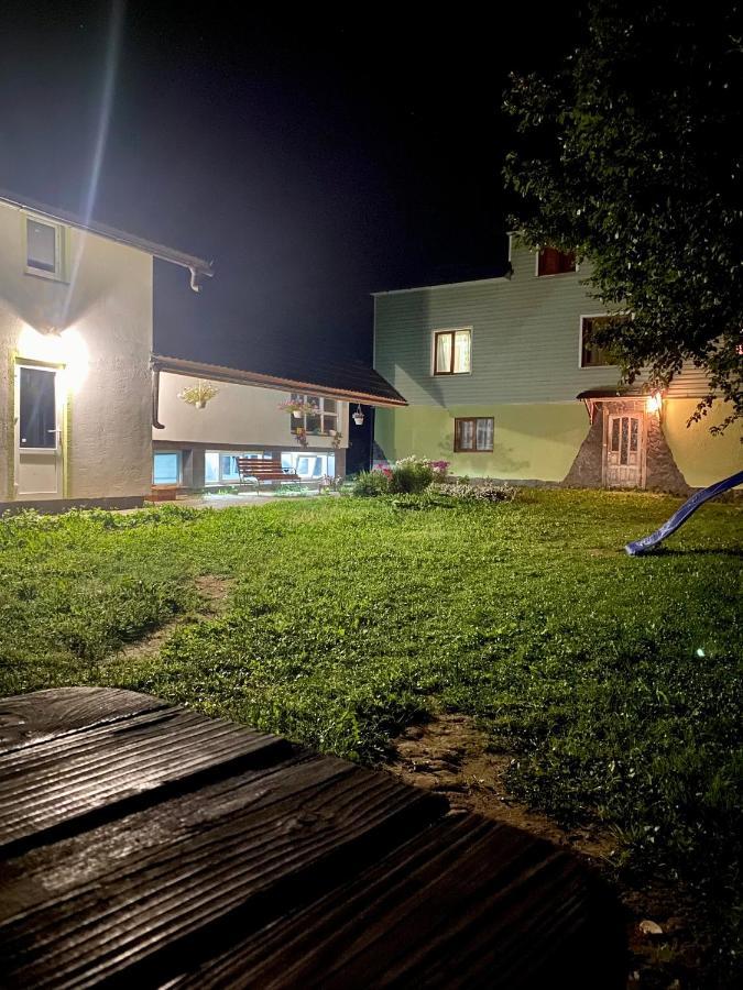 Medova Hata Hotel Verkhnyaya Rozhanka Buitenkant foto